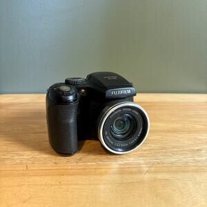 Fujifilm FinePix S700 Black Digital Camera 10x Optical Zoom Untested For Parts